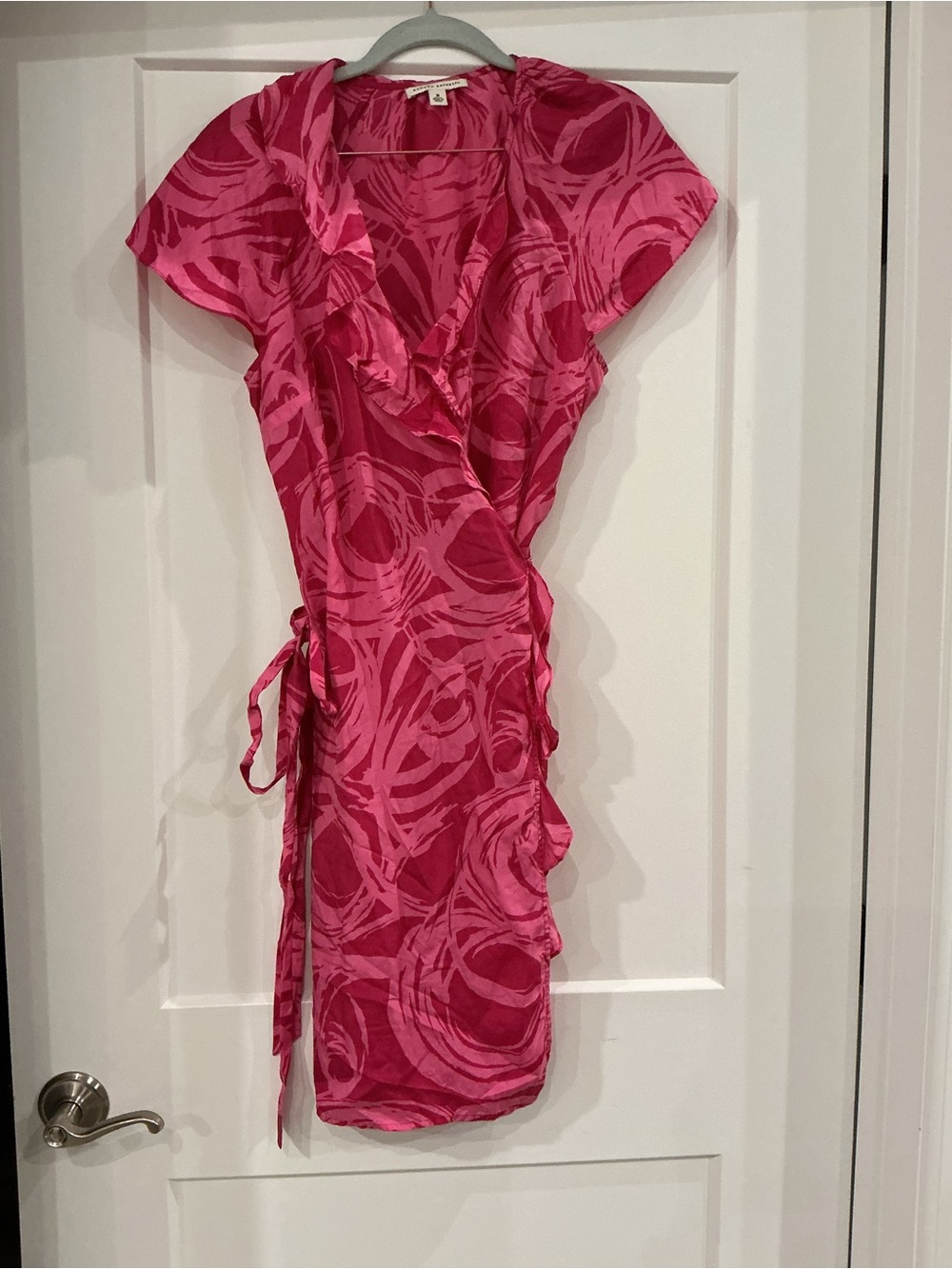 Banana Republic 100% silk Fuchsia Wrap Dress with Abstract Swirl, medium